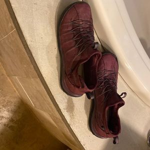 Size 7 women’s Jambu hiking boots